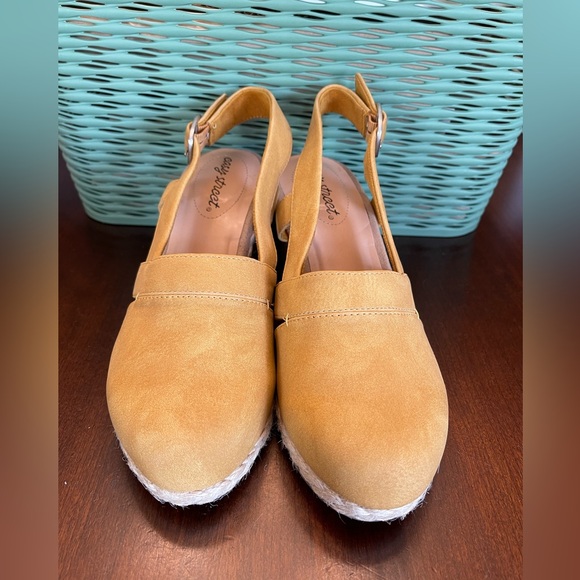 NWOT Easy Street Stargaze Espadrille Slingback Wedges - Picture 3 of 9